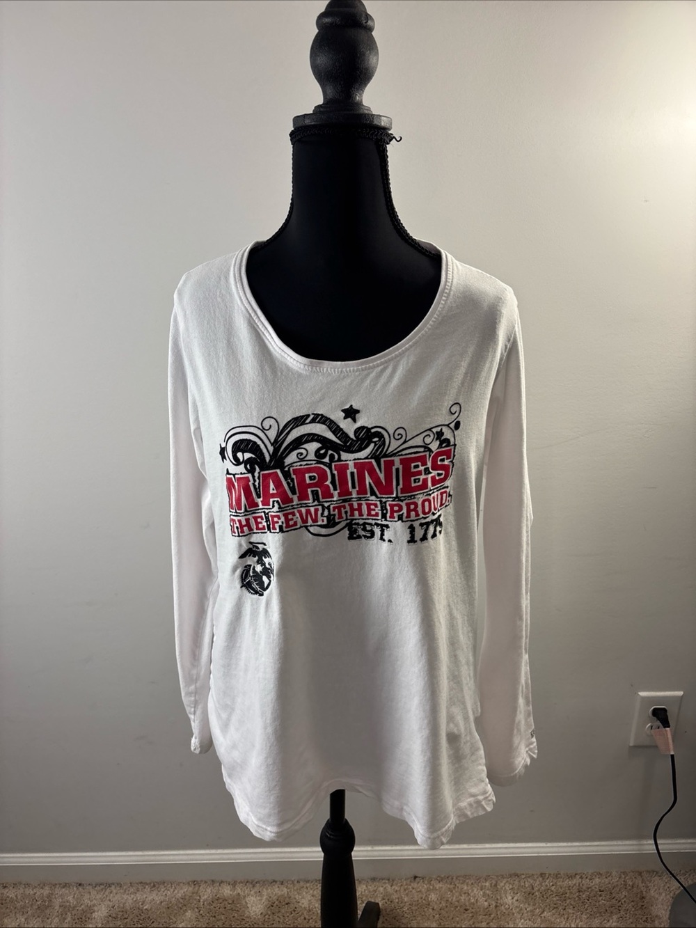 Women’s White Long-Sleeve Marines Graphic Tee. 532